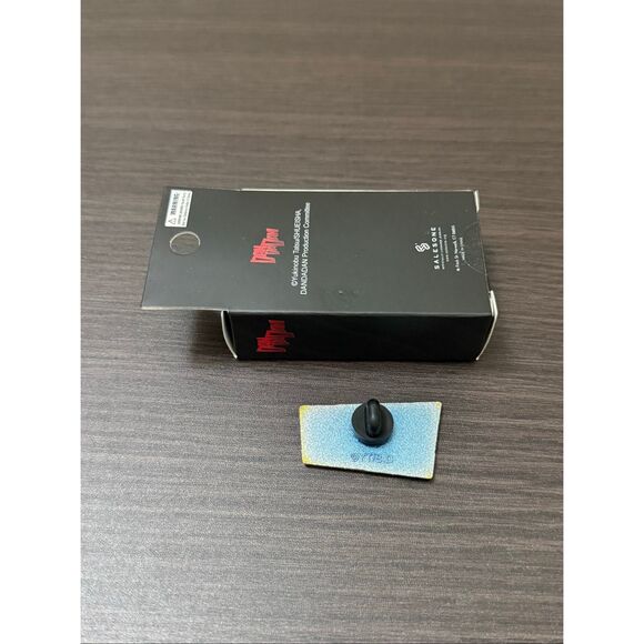 Dandadan Opening Scene Character Blind Box Pin - Turbo Granny - Picture 2 of 2